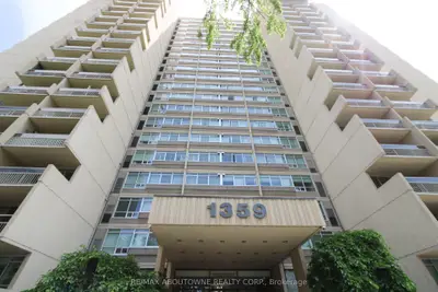 Condo Apartment in Oakville