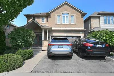 Detached in Oakville