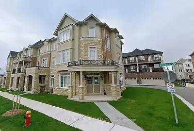 Att/Row/Townhouse in Oakville