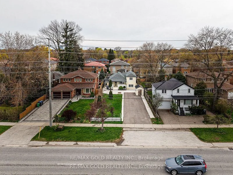 1328 Cawthra Road, Mississauga, On L5g 4k9
