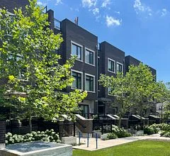 66 Long Branch Avenue 14, Toronto W06, ON M8W 3J4