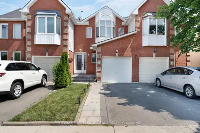 Condo Townhouse in Oakville