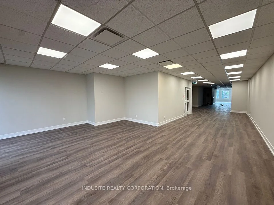 221 Lakeshore Road 202, Oakville, ON L6J 1H7