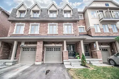 Att/Row/Townhouse in Brampton