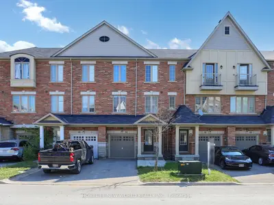 Att/Row/Townhouse in Brampton