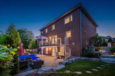 Detached in Burlington