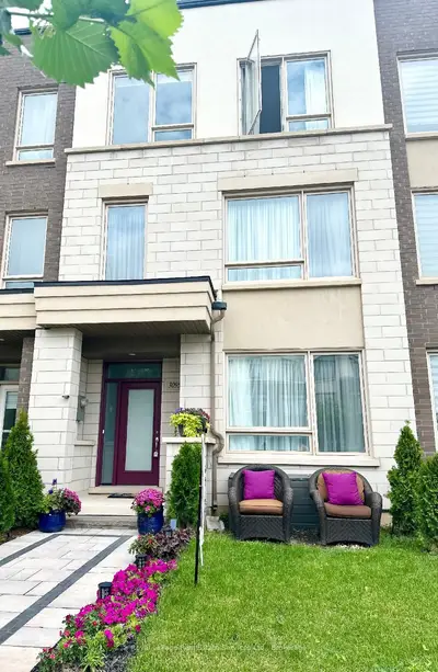 Att/Row/Townhouse in Oakville
