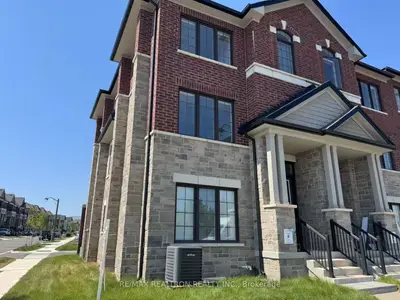 Att/Row/Townhouse in Oakville