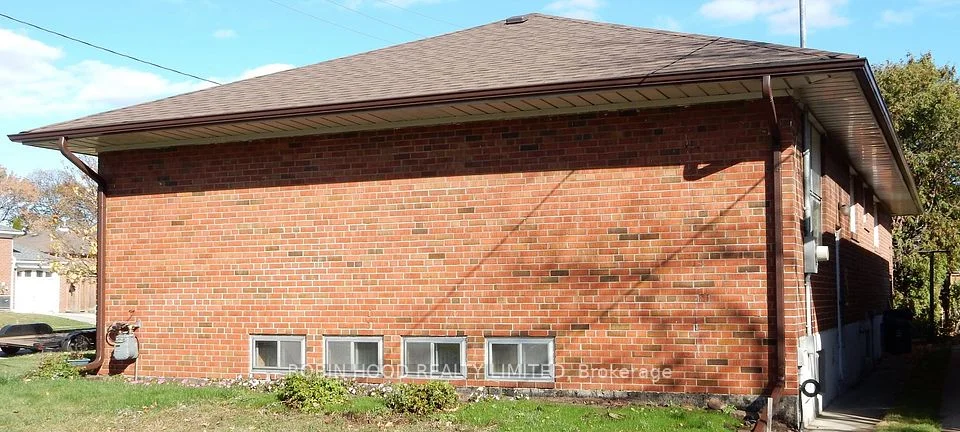 33 Warnica Avenue, Toronto W08, ON M8Z 1Z5