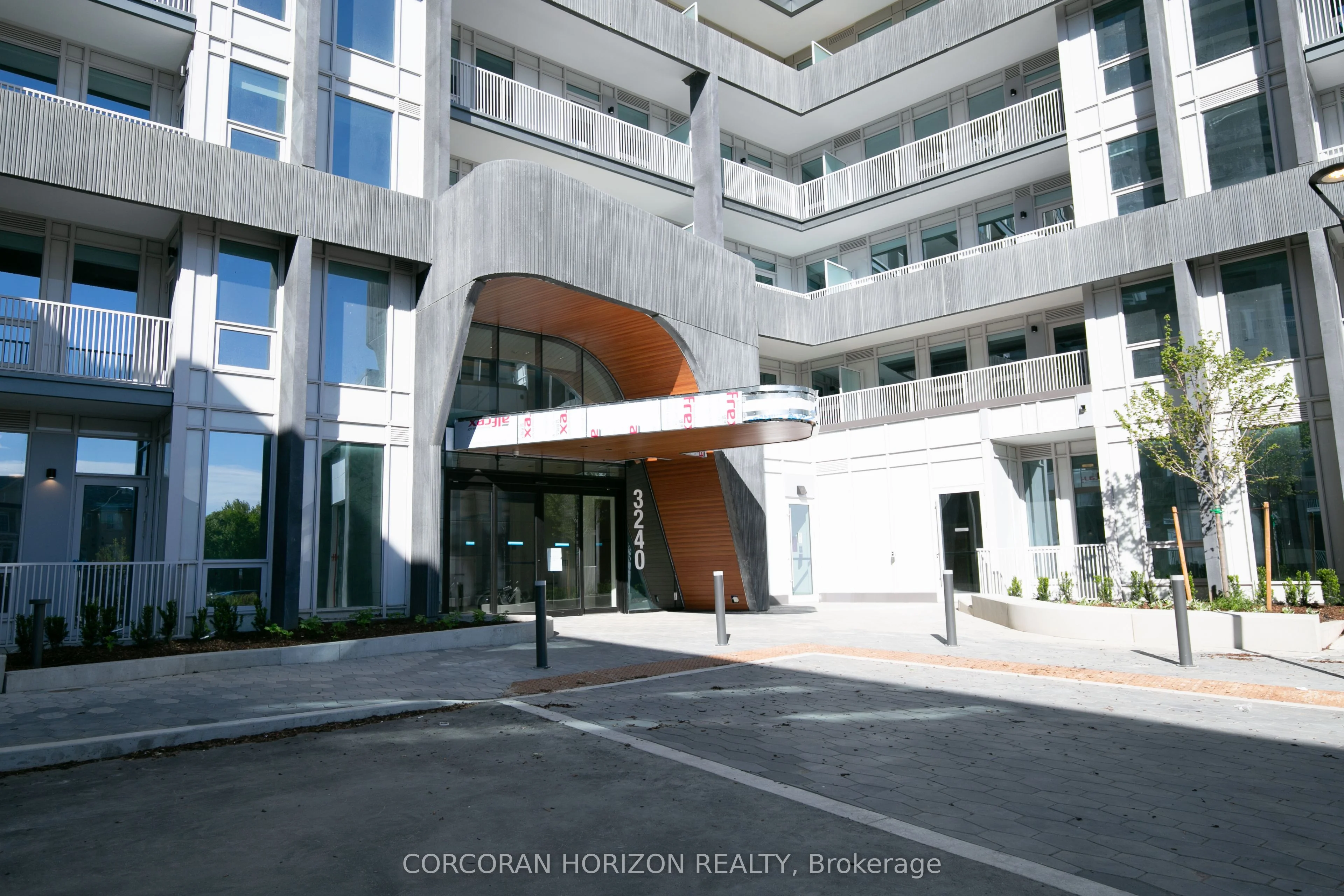 3240 William Coltson Avenue 312, Oakville, ON L6H 0X1