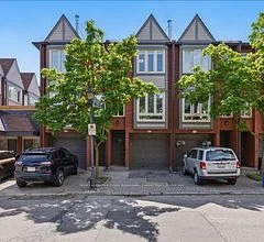 Condo Townhouse in Burlington