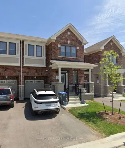 Att/Row/Townhouse in Brampton