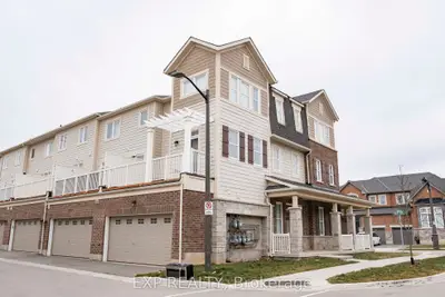 Att/Row/Townhouse in Oakville