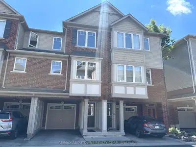 Att/Row/Townhouse in Milton