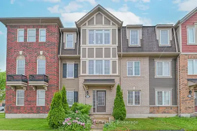 Att/Row/Townhouse in Brampton