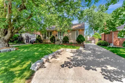 Detached in Burlington