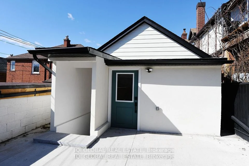 2509 Dufferin Street #2, Toronto W04, On M6b 3r3