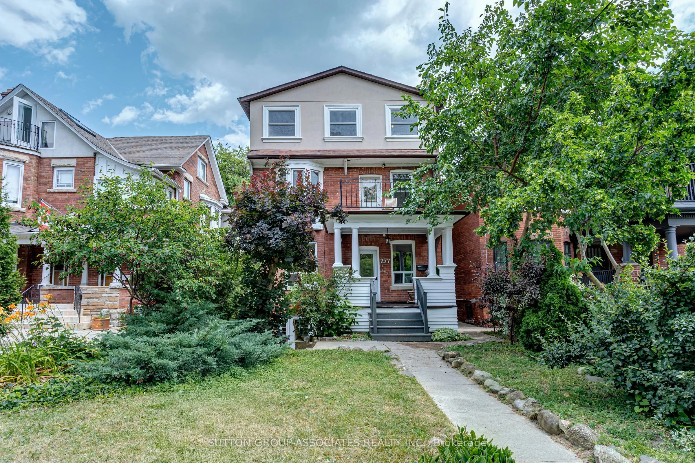 277 high park Avenue 2, Toronto W02, ON M6P 2S8
