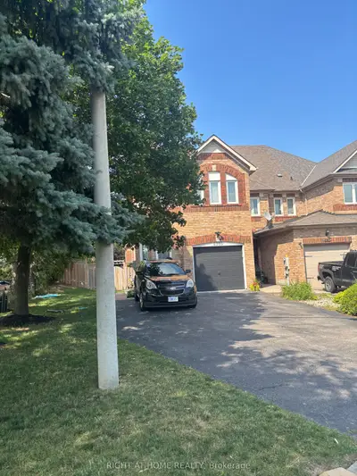 Att/Row/Townhouse in Mississauga