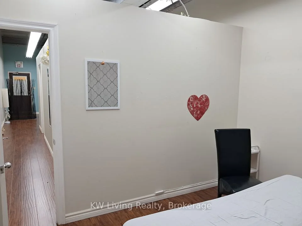 1550 South Gateway Road 207, Mississauga, ON L4W 5J1