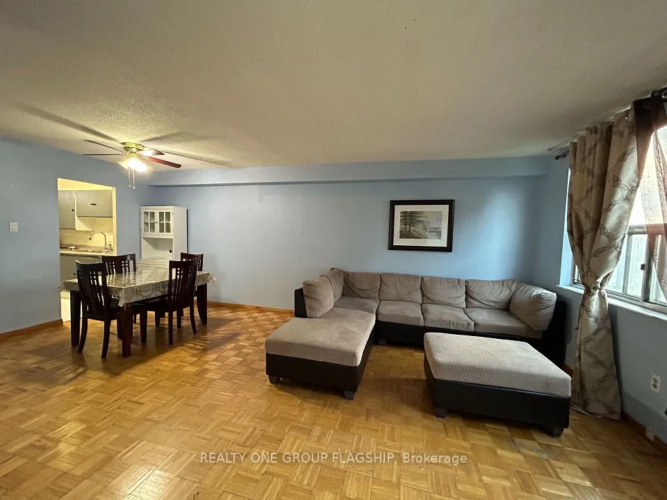 10 Tobermory Drive 1205, Toronto W05, On M3n 2y5