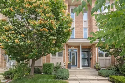 Att/Row/Townhouse in Toronto