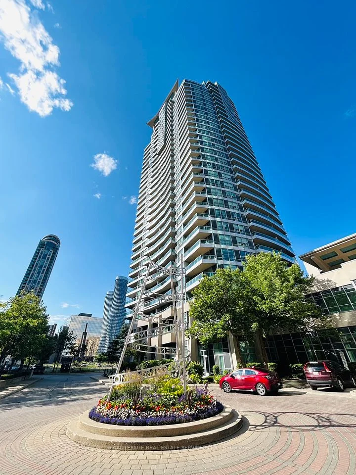 1 Elm Drive 105, Mississauga, ON L5B 4M1
