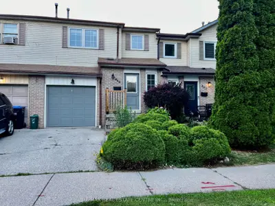 Att/Row/Townhouse in Mississauga