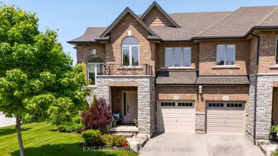 Condo Townhouse in Burlington
