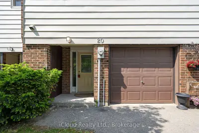 Condo Townhouse in Milton