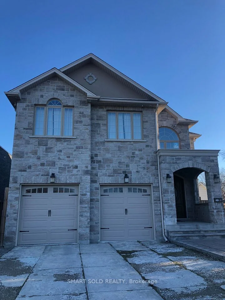 994 Garrard Avenue, Mississauga, ON L5E 1L5
