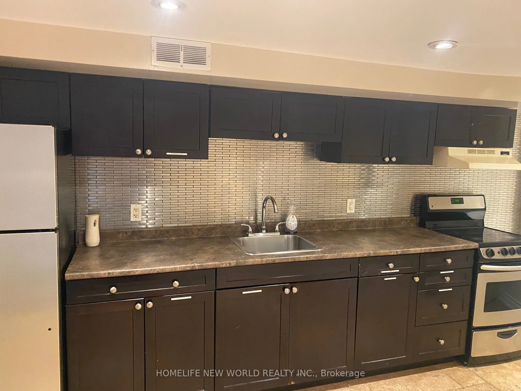 311 Earlscourt B1 Avenue, Toronto W03, On M6e 4c1