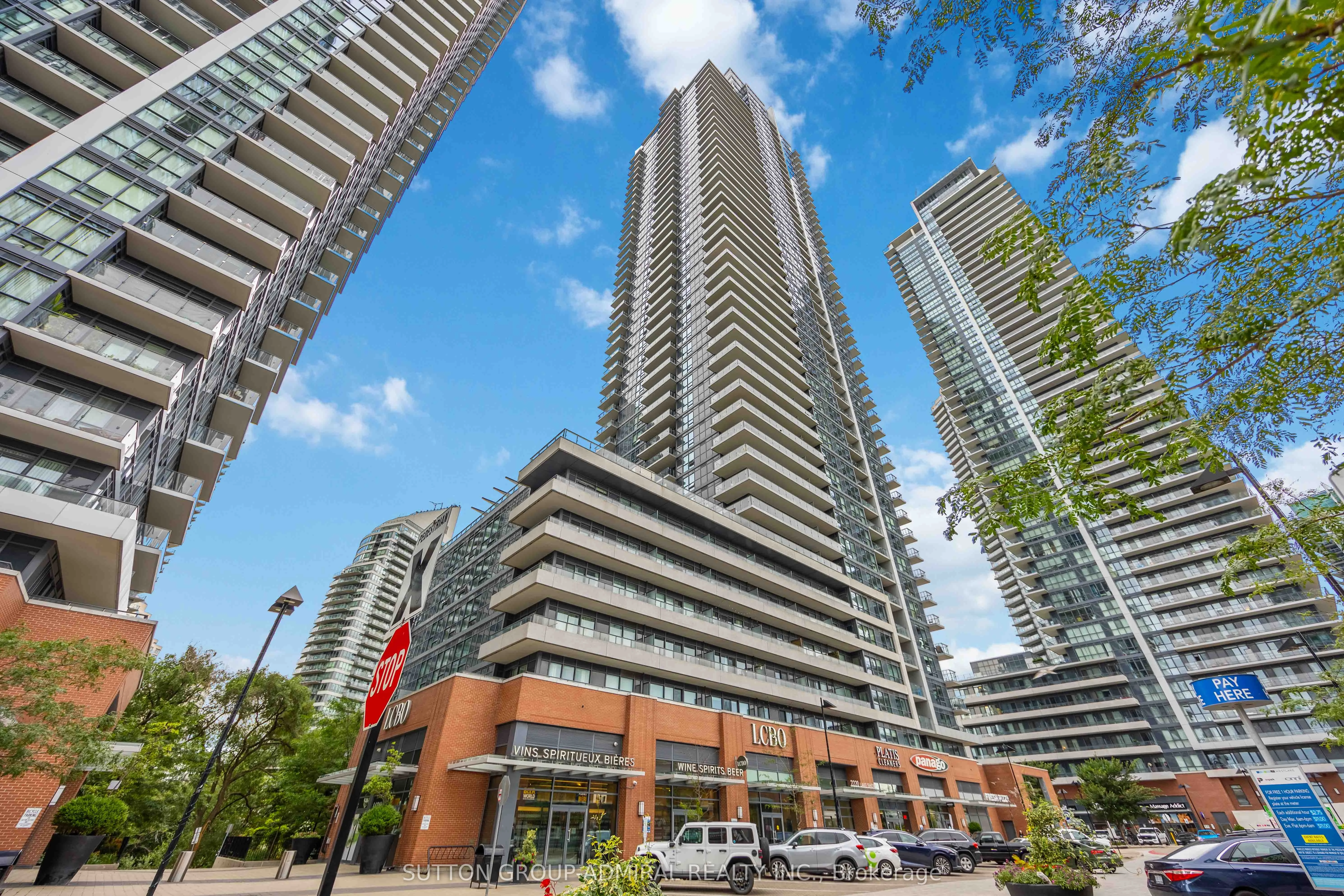 2220 Lake Shore Boulevard W 2806, Toronto W06, ON M8V 0C1