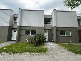 Att/Row/Townhouse in Toronto