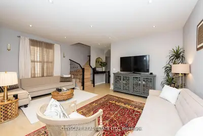Att/Row/Townhouse in Milton