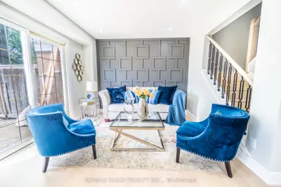 Att/Row/Townhouse in Brampton