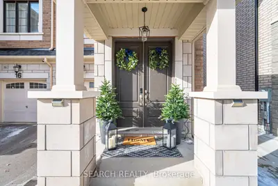 Att/Row/Townhouse in Brampton
