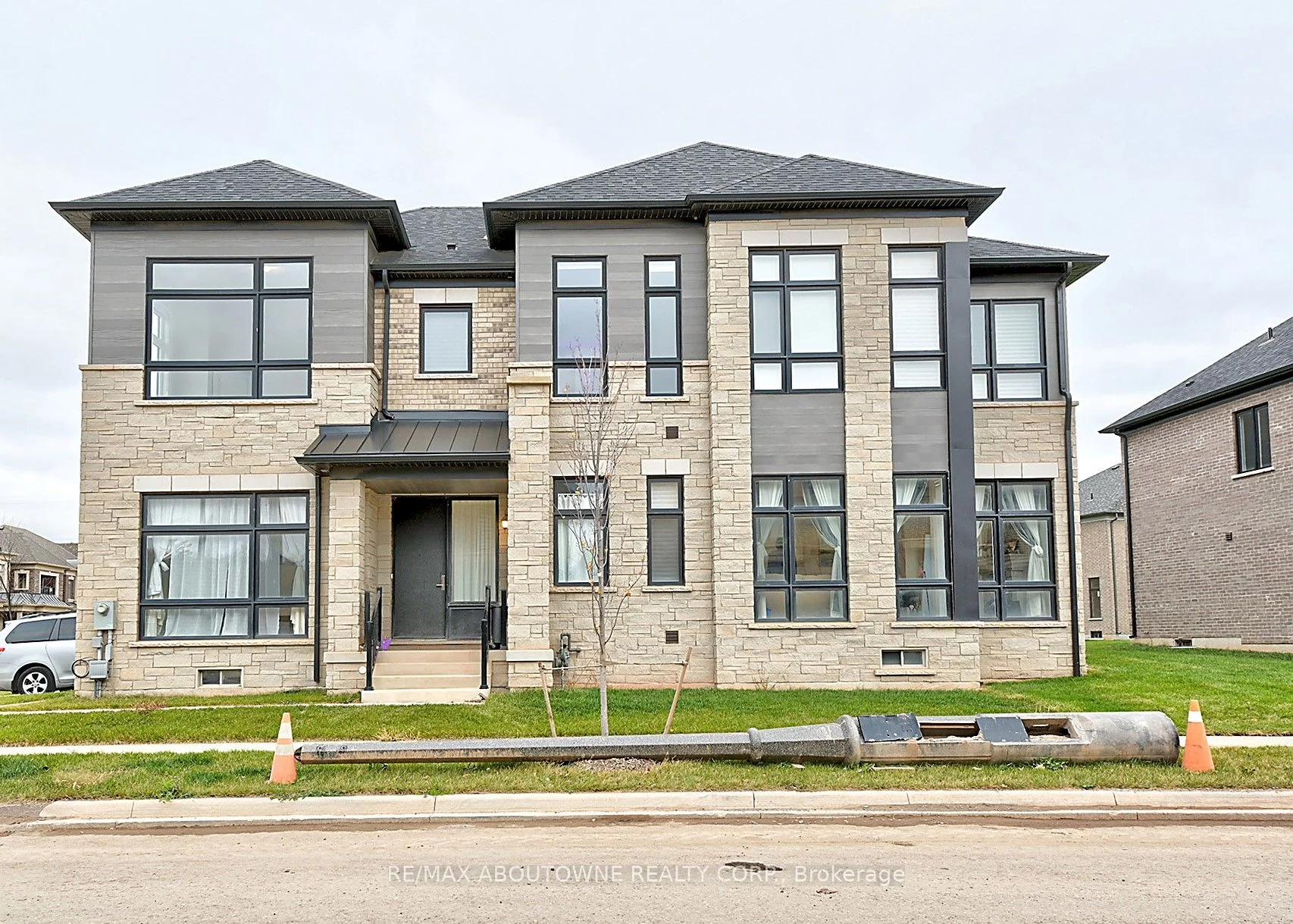 1197 Stag Hollow N UNIT 2, Oakville, ON L6M 4G3
