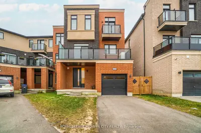 Att/Row/Townhouse in Brampton