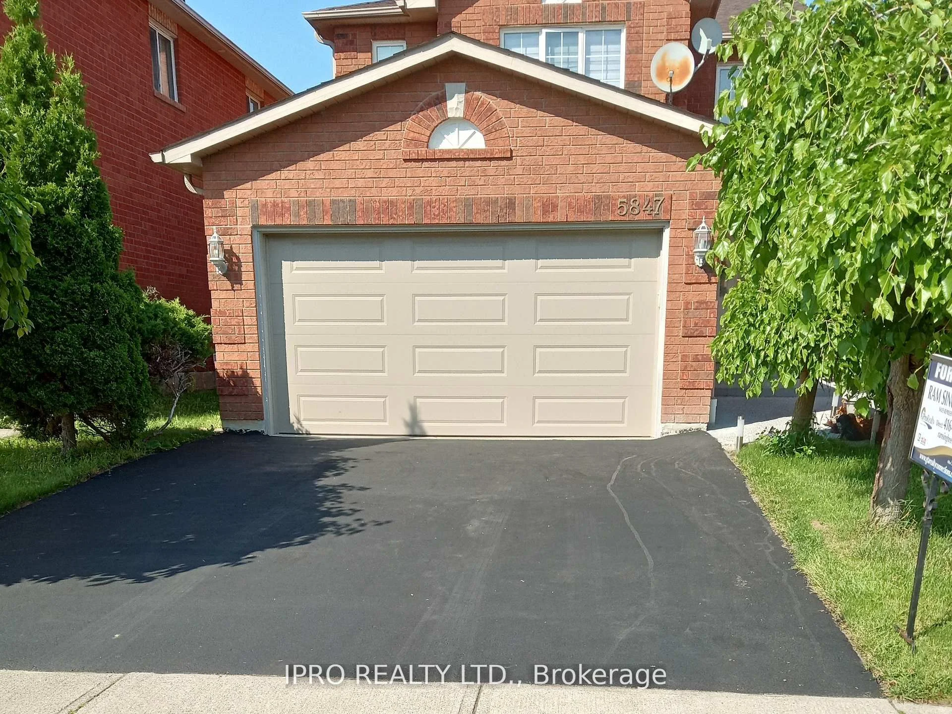 5847 Sidmouth Street, Mississauga, ON L5V 2K1