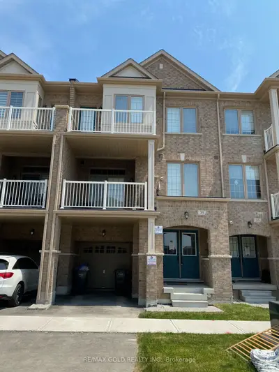 Att/Row/Townhouse in Brampton