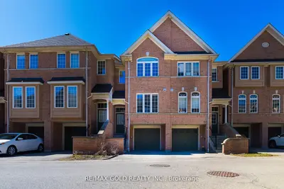 Condo Townhouse in Mississauga