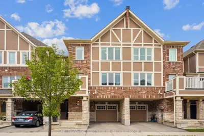 Att/Row/Townhouse in Oakville