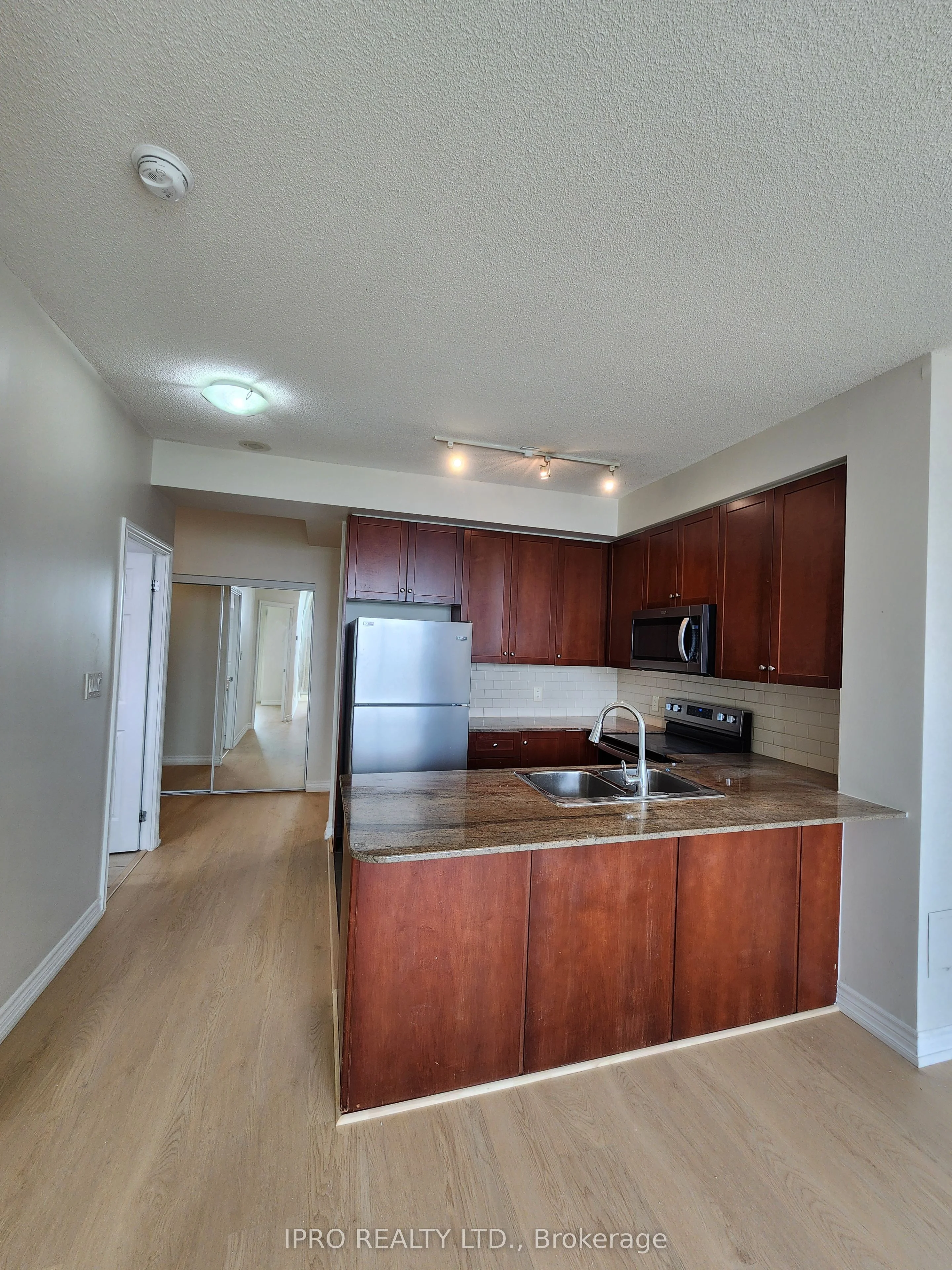 3504 Hurontario Street 1001, Mississauga, ON L5B 1P2