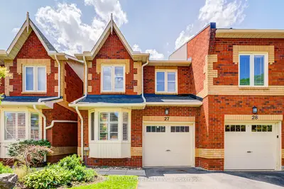 Condo Townhouse in Oakville