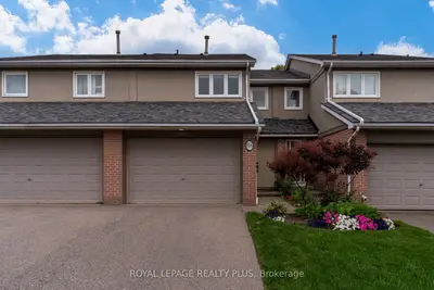 Condo Townhouse in Mississauga
