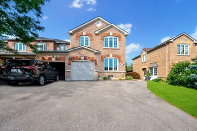 Att/Row/Townhouse in Burlington