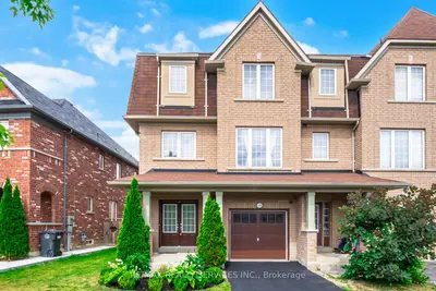 Att/Row/Townhouse in Brampton