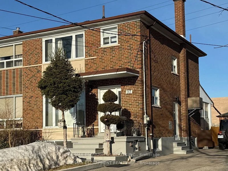 27 Woodenhill Court, Toronto W03, ON M6M 1K8