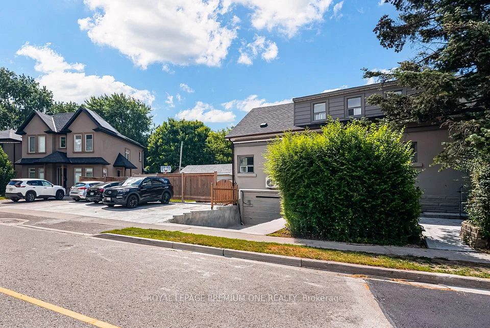 79 Twenty Fifth Street 2, Toronto W06, On M8v 3p7